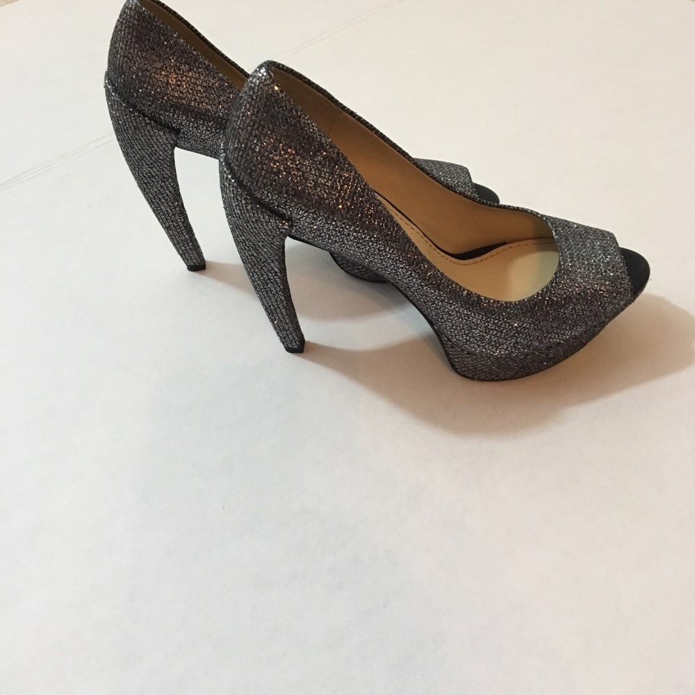 ⭐️💫Vera Wang glitter peep toe heels - Picture 4 of 7